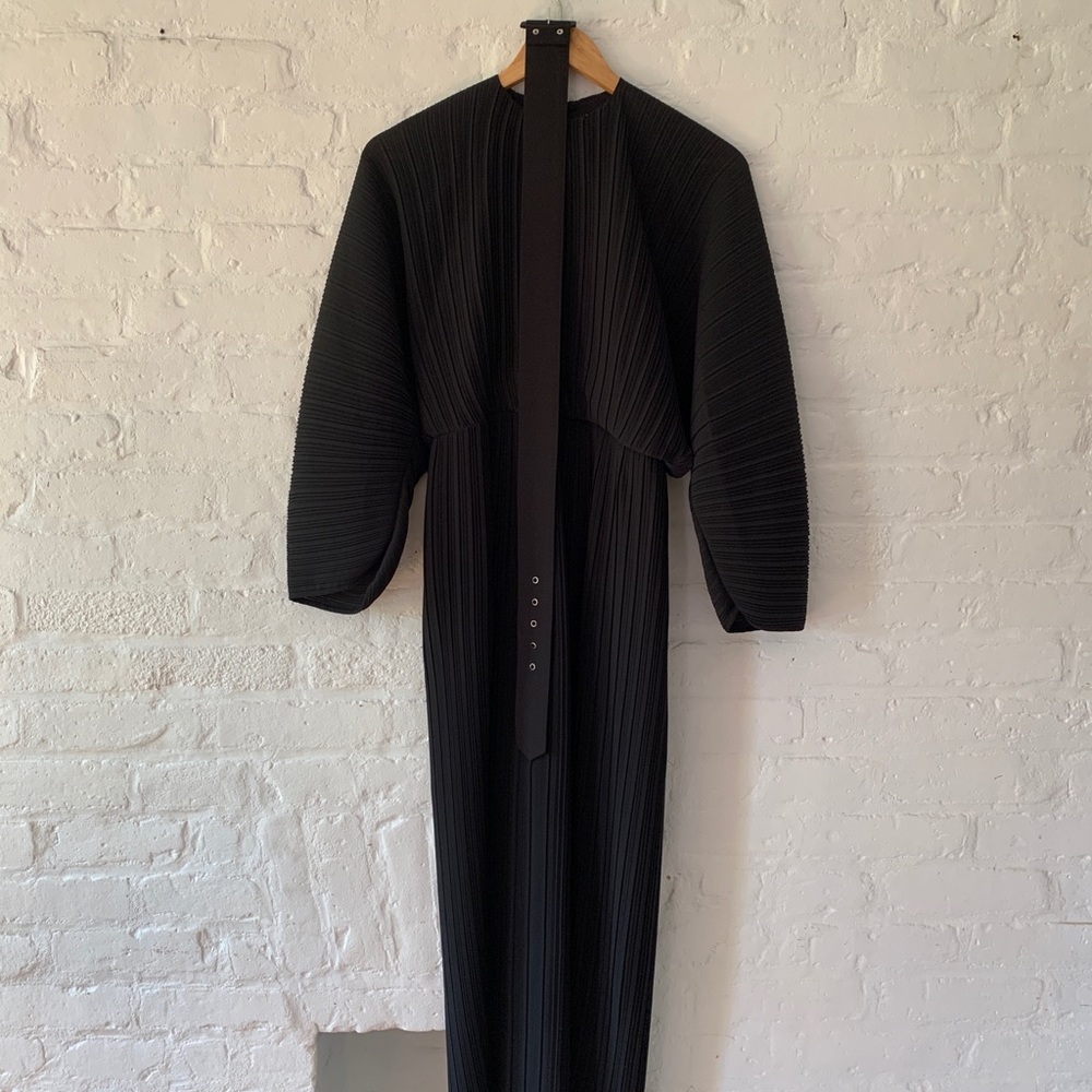 Solace London mirabelle dress in black with belt
